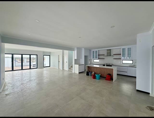 5 BEDROOM HOUSE FOR SALE IN SANDOWN